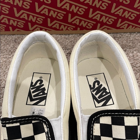 Vans - Picture 6 of 10